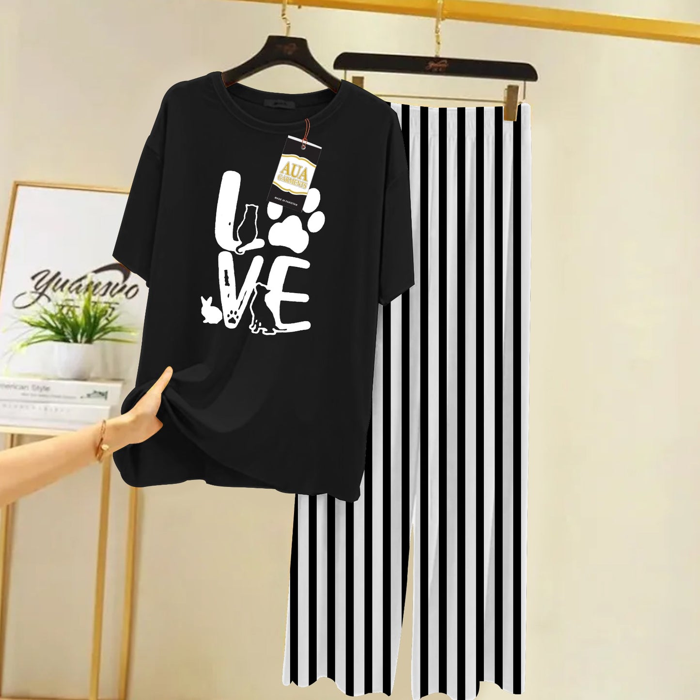 Halfsleeves Black Color Women Love Printed Lining Trouser Night Suit with Luxurious Lining Pajamas - Stylish Sleepwear Set For Women By Aua garments
